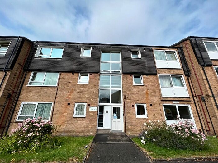 2 Bedroom Flat To Rent In Quarry Road, Huddersfield, West Yorkshire, HD1