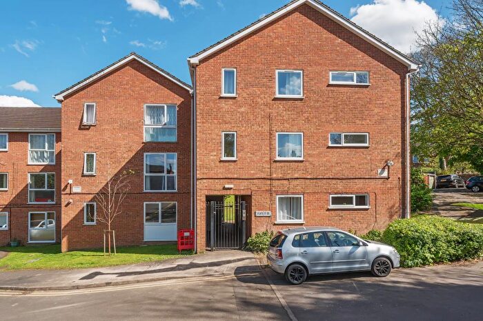 2 Bedroom Flat For Sale In Central Reading, Berkshire, RG1
