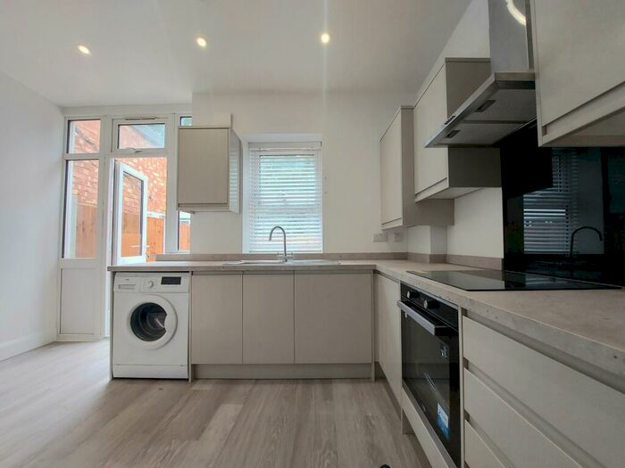 2 Bedroom House To Rent In Emma Road, Plaistow, E13