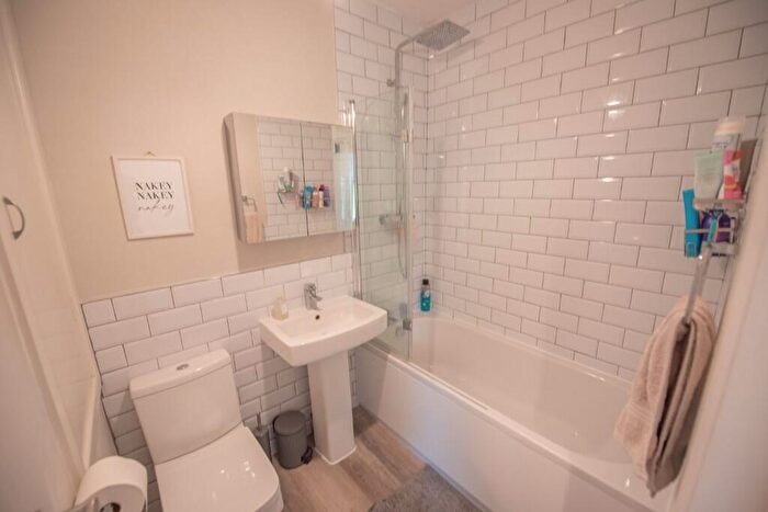 2 Bedroom Cottage For Sale In Colne Road, Cowling, BD22