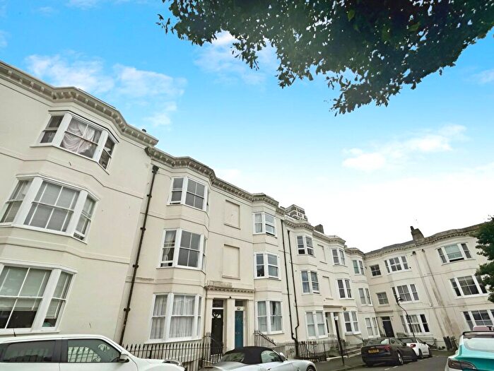 2 Bedroom Flat To Rent In Clarence Square, Brighton, East Sussex, BN1