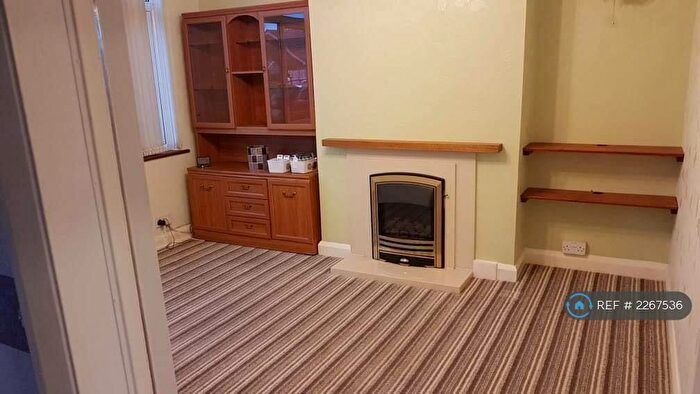 3 Bedroom Semi-Detached House To Rent In Heath Way, Rugby, CV22