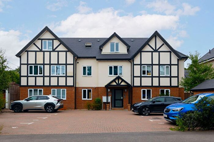 2 Bedroom Flat For Sale In Kingswood Lane, Warlingham, CR6