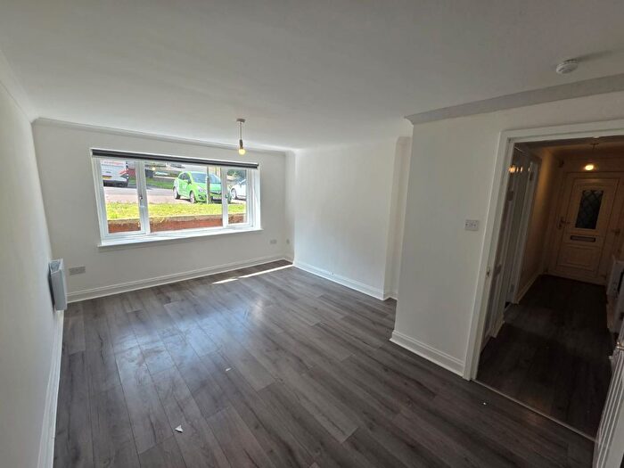 3 Bedroom Flat To Rent In Kilcreggan View, East, Greenock, PA15