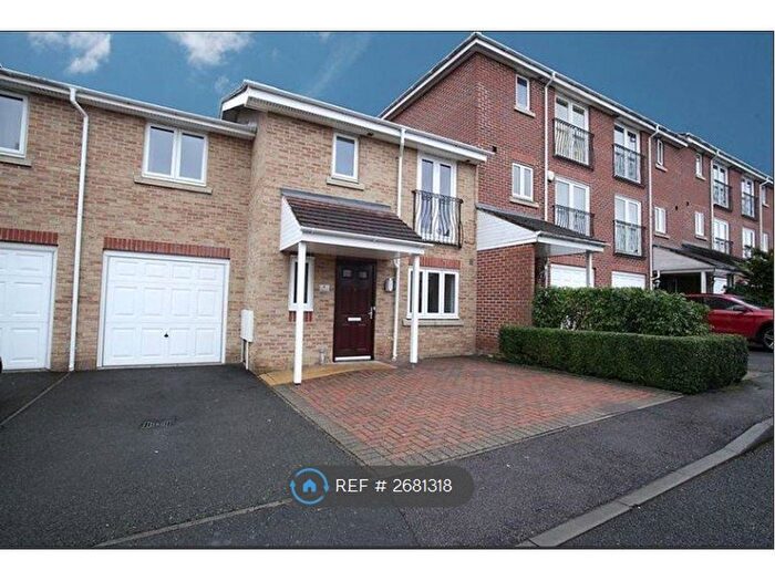 4 Bedroom Terraced House To Rent In Poppy Close, Luton, LU3