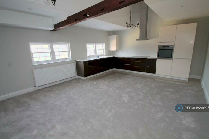 2 Bedroom Flat To Rent In Peach Court, Wokingham, RG40