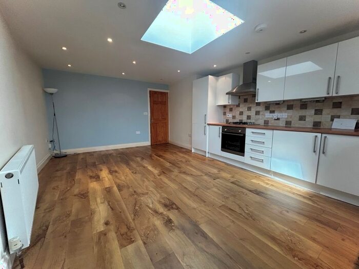 1 Bedroom Flat To Rent In Phyllis Avenue, New Malden, KT3