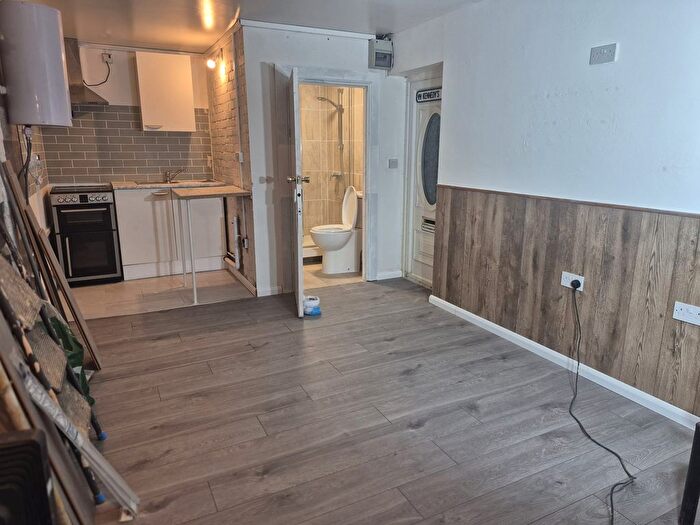 Studio To Rent In Moat Lane, Luton, LU3