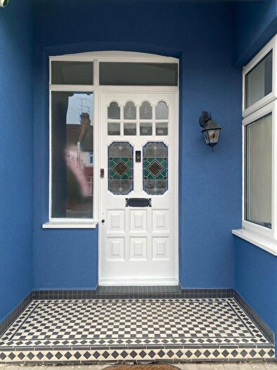 4 Bedroom End Of Terrace House To Rent In Woodgrange Avenue, London, N12