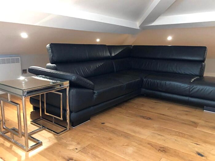 2 Bedroom Apartment To Rent In Flat Hanover House, Clarendon Road, Leeds, LS2