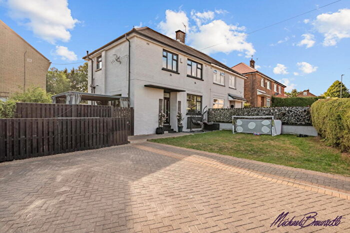 3 Bedroom Semi-Detached House For Sale In Fenwick Drive, Bradford, BD6