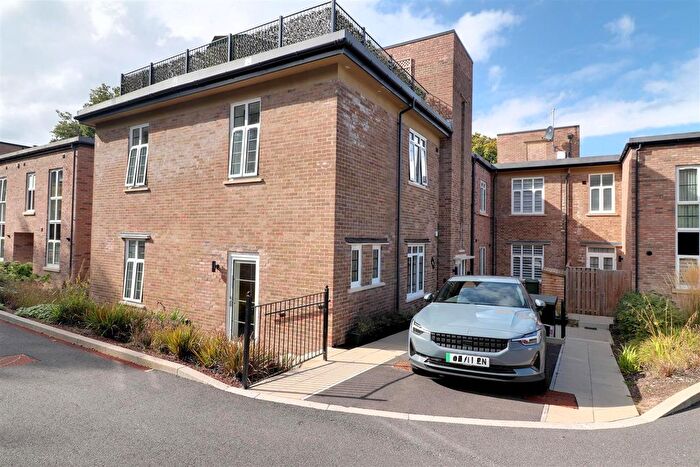 3 Bedroom End Terrace House For Sale In John Martin Gardens, Standish, Stonehouse, GL10
