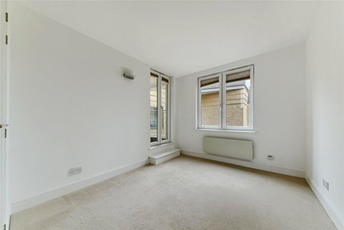 2 Bedroom Apartment To Rent In Dundee Wharf, Three Colt Street, London, E14