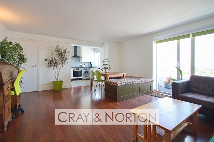 2 Bedroom Flat For Sale In Fitzroy Court, Whitehorse Road, Croydon, CR0