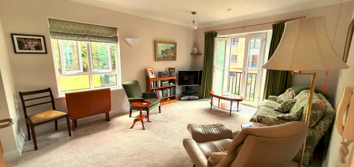 1 Bedroom Flat For Sale In Goodwin Court, Church Hill Road, East Barnet, EN4