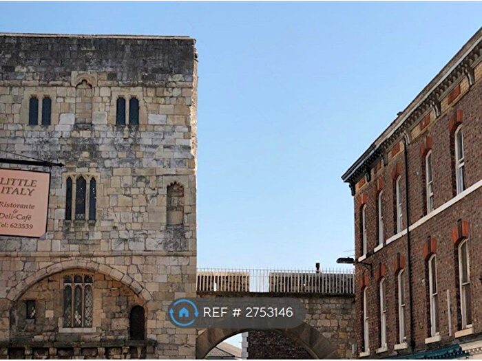 2 Bedroom Flat To Rent In Goodramgate, York, YO1