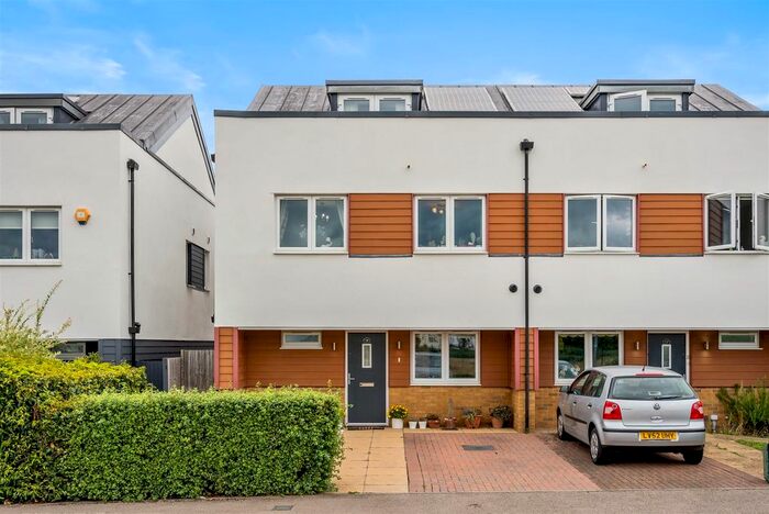 4 Bedroom Semi Detached House To Rent In Meadowview Road, Raynes Park, SW20