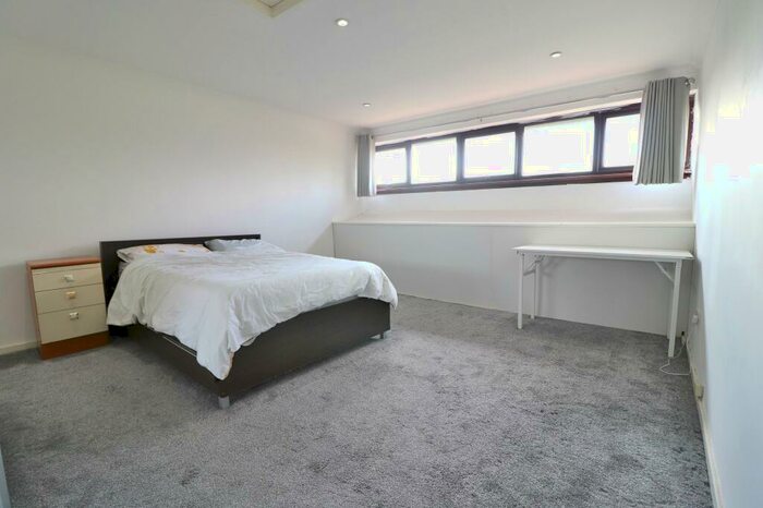 2 Bedroom Maisonette To Rent In Bartlow Side, Basildon, SS13