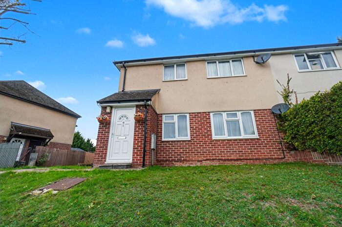 3 Bedroom Maisonette For Sale In Tilling Crescent, High Wycombe, HP13