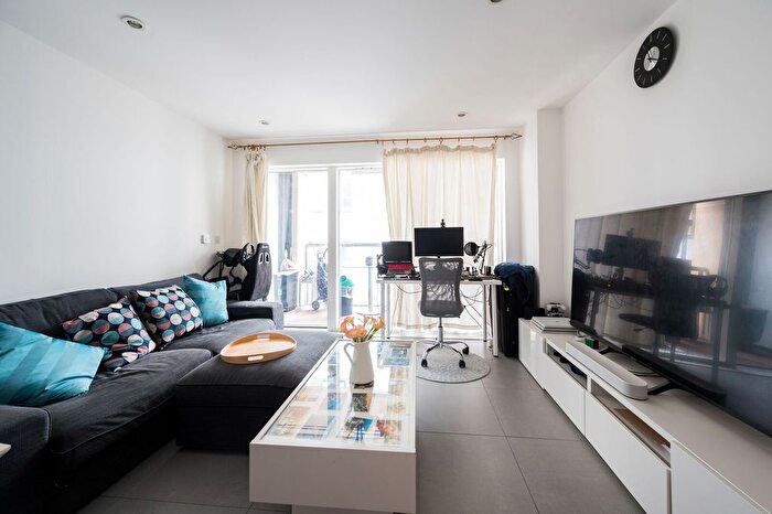 1 Bedroom Flat To Rent In Dance Square, Clerkenwell, London, EC1V
