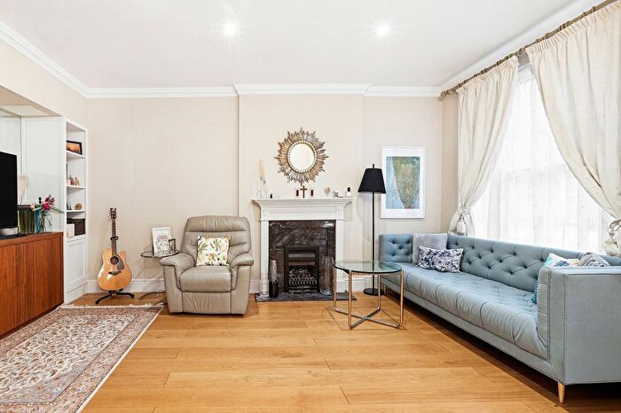 3 Bedroom Property To Rent In Balvaird Place, Pimlico, SW1V