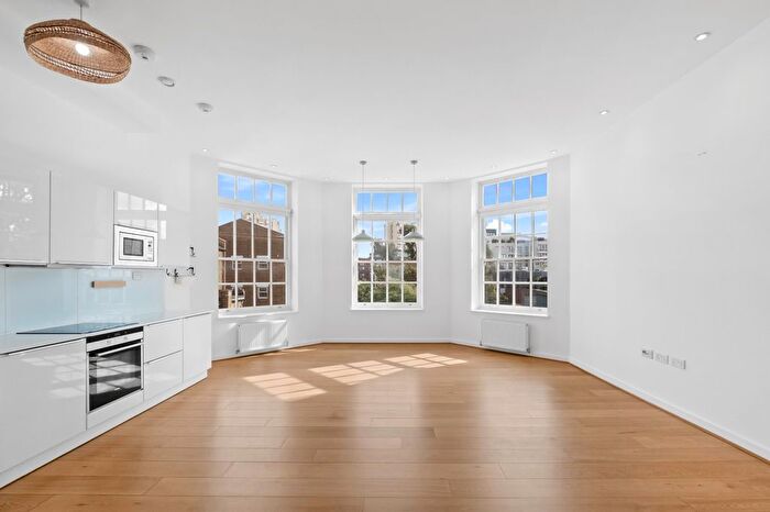2 Bedroom Flat For Sale In Mccall Close, London, SW4