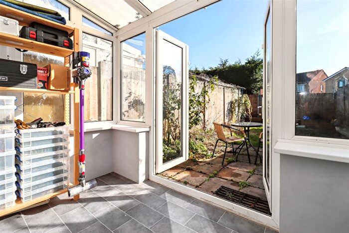 2 Bedroom Terraced House For Sale In Corner Croft, Clevedon, BS21