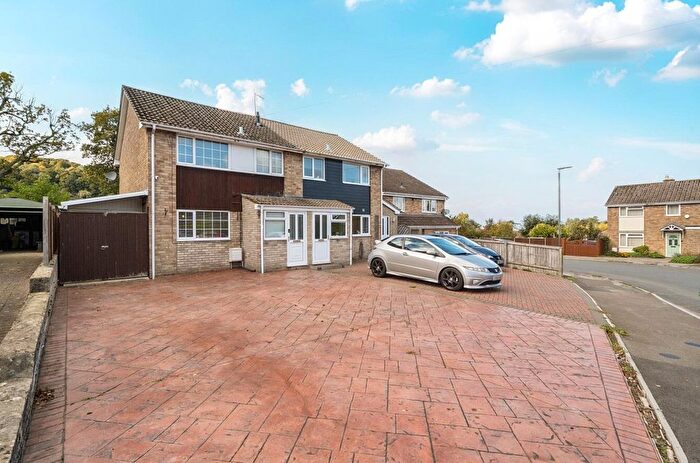 3 Bedroom Semi-Detached House For Sale In Tennyson Road, Dursley, GL11