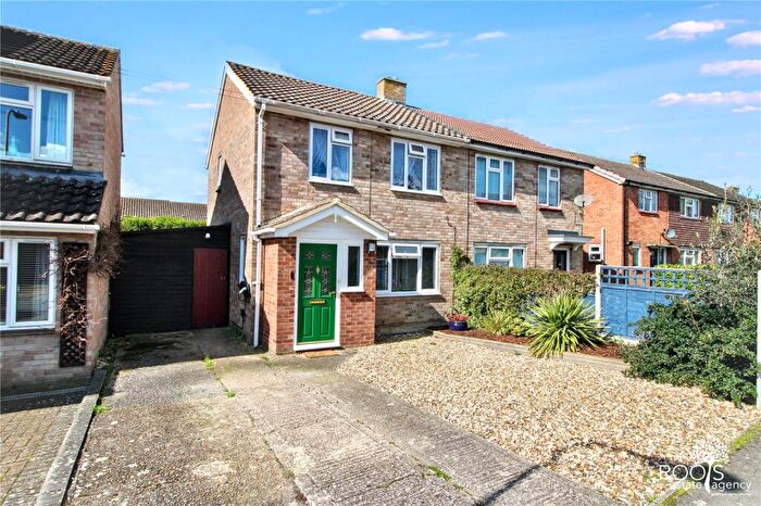 2 Bedroom Semi Detached House For Sale In Dunstan Road, Thatcham, Berkshire, RG18