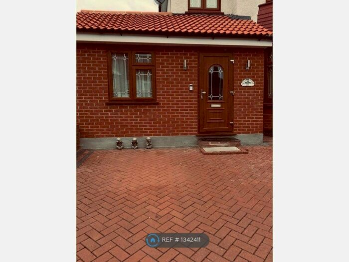 1 Bedroom Flat To Rent In Cannon Lane, Pinner, HA5