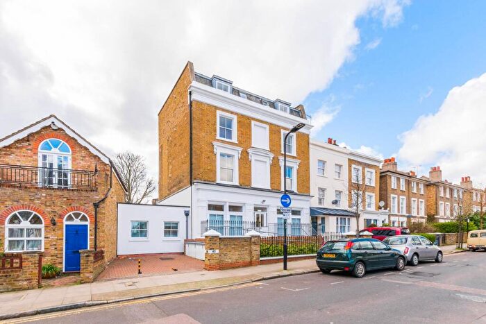 1 Bedroom Flat To Rent In Navarino Road, London Fields, London, E8