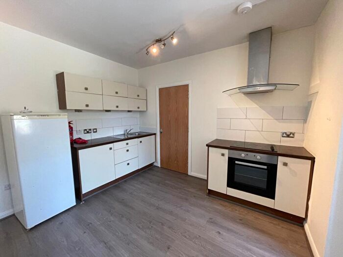 2 Bedroom Cottage To Rent In Burley Road, Leeds, LS4