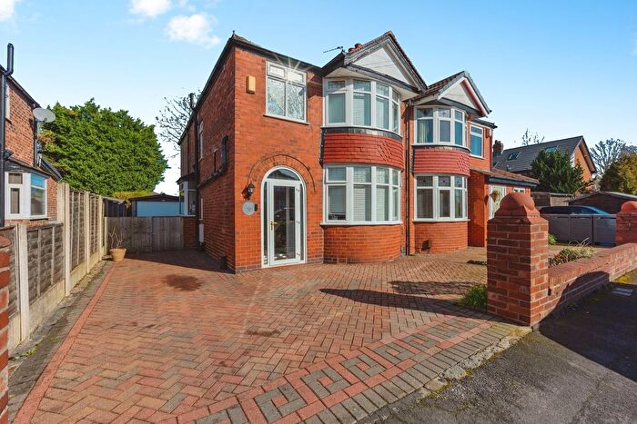 3 Bedroom Semi Detached House For Sale In Craddock Road, Sale, Greater Manchester, M33