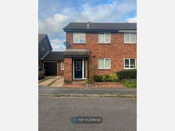 3 Bedroom Semi-Detached House To Rent In Lagonda Close, Newport Pagnell, MK16