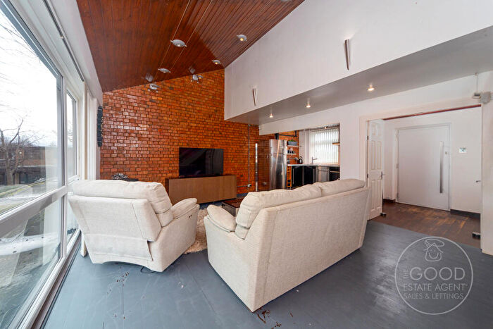 1 Bedroom Apartment For Sale In The Paddock, Wilmslow, SK9