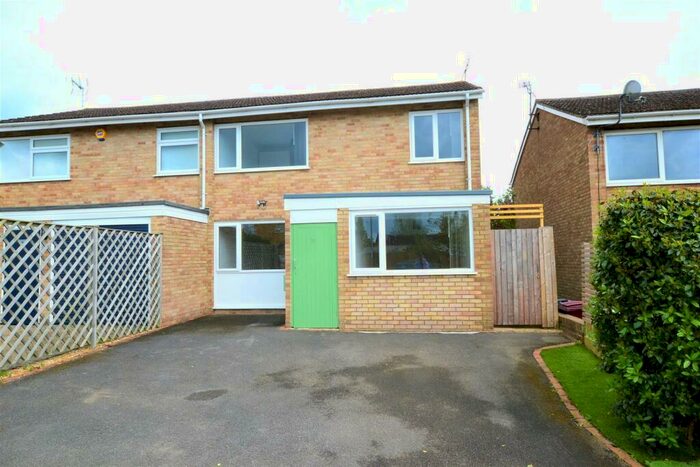 3 Bedroom Semi-Detached House To Rent In Redberry Close, Caversham, Reading, RG4