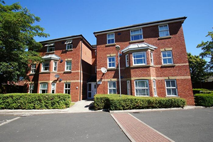 2 Bedroom Apartment To Rent In Eden Court, Fallowfield, M14