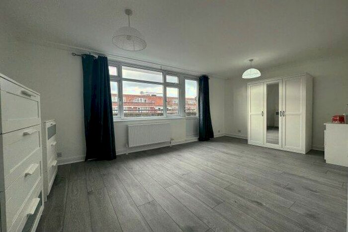 3 Bedroom Maisonette To Rent In Melwood House, London, E1