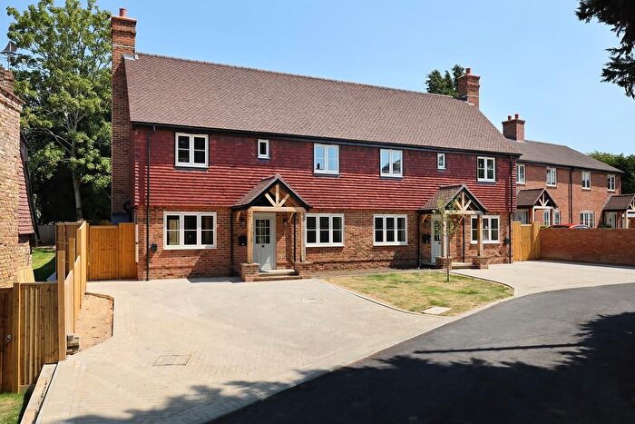 2 Bedroom Semi-Detached House For Sale In Paddock Grove, Effingham, KT24