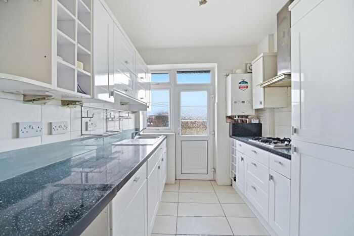 3 Bedroom Flat To Rent In Pitshanger Lane, W5