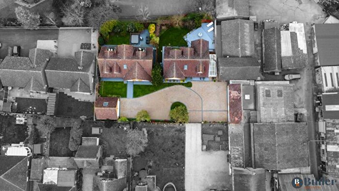 8 Bedroom Detached House For Sale In A & B Baldock Road, Stotfold, Hitchin, SG5