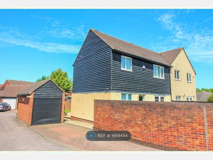 3 Bedroom Semi-Detached House To Rent In Keefield, Harlow, CM19