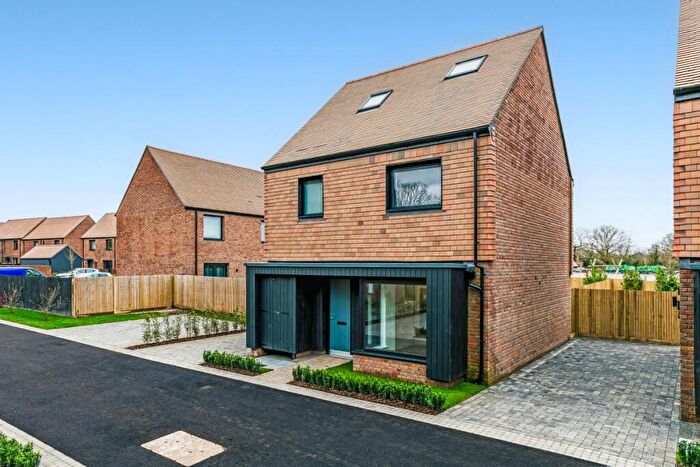 4 Bedroom Detached House To Rent In Medland Close Cranleigh, GU6