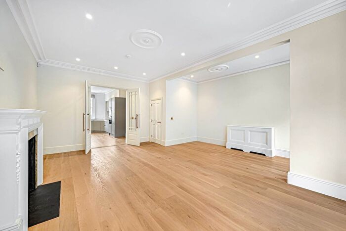 3 Bedroom Flat To Rent In Lower Sloane Street, London, SW1W