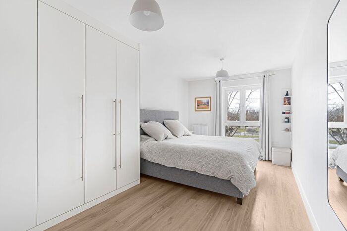 2 Bedroom Flat For Sale In Egrove Close, Oxford, OX1