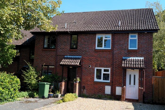 2 Bedroom Property To Rent In Manor Close, Winchester, SO23