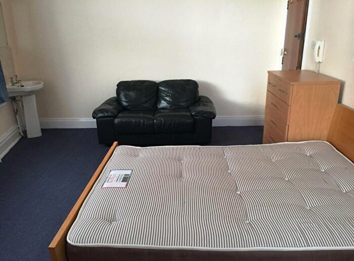 1 Bedroom Block Of Apartments To Rent In Portland House, Carrington Street, Nottingham, Nottinghamshire, NG1