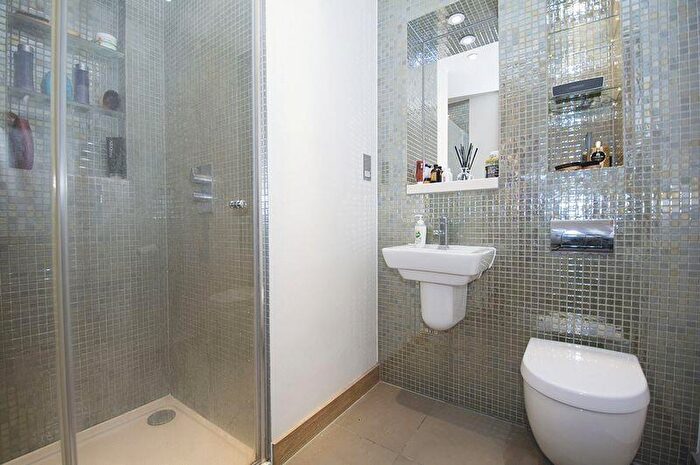 2 Bedroom Apartment To Rent In Parkview, Hersham, KT12