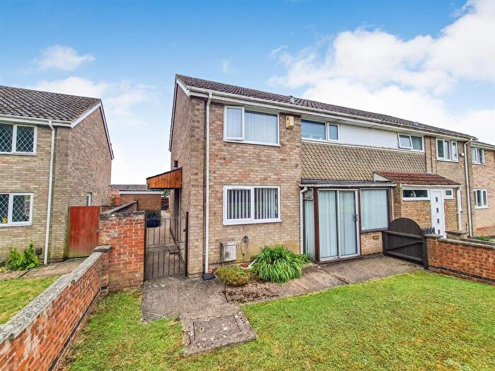 3 Bedroom Semi-Detached House For Sale In Humber Walk, Corby, NN17