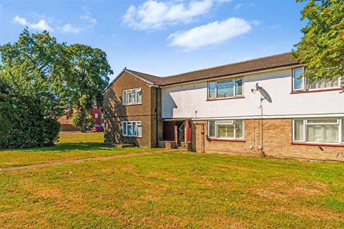 2 Bedroom Flat For Sale In Long Walk, Epsom, KT18